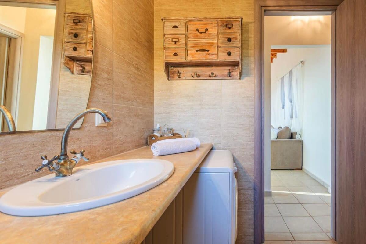 Mani Panoramic Seaviews - Luxury Summer Haven Lévktron Eksteriør bilde